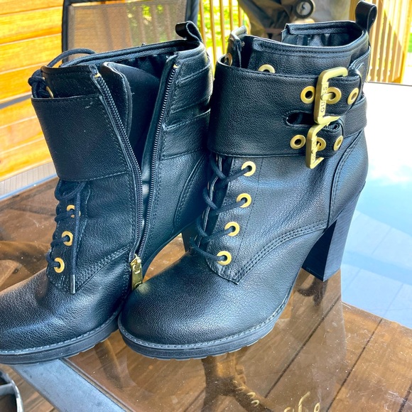 GUESS: Boots lace and buckle ankle boots 4” heels, slight front platform. - Picture 4 of 9